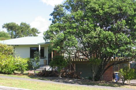 Photo of property in 28 Rothesay Bay Road, Rothesay Bay, Auckland, 0630