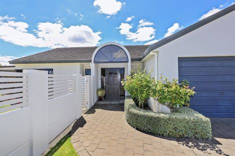 Photo of property in 12 Knightsbridge Place, Taradale, Napier, 4112