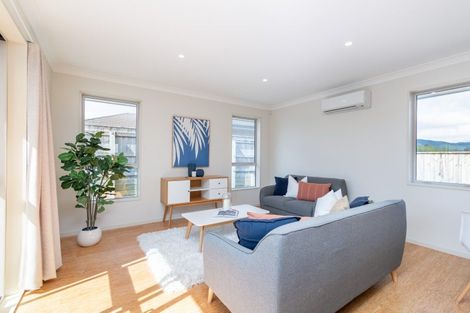 Photo of property in 72 Sunstone Crescent, Timberlea, Upper Hutt, 5018