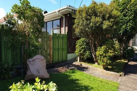 Photo of property in 1/123 Chivalry Road, Glenfield, Auckland, 0629