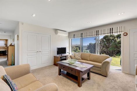 Photo of property in 21 Seascape View, Paremata, Porirua, 5024