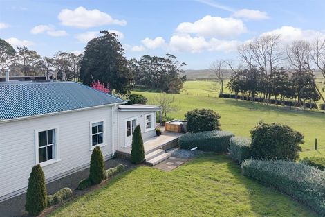 Photo of property in 124 Rimmer Road, Helensville, 0875
