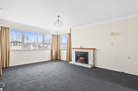 Photo of property in 43 Karaka Crescent, Levin, 5510