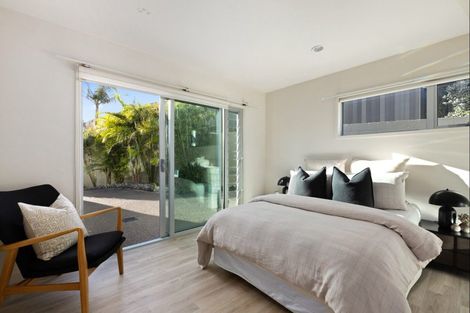 Photo of property in 58 Tindalls Bay Road, Tindalls Beach, Whangaparaoa, 0930