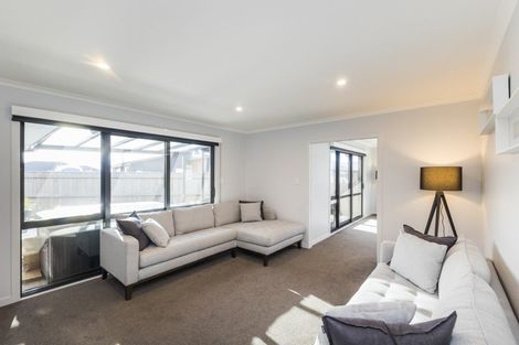 Photo of property in 18 Cyprus Place, Fitzherbert, Palmerston North, 4410