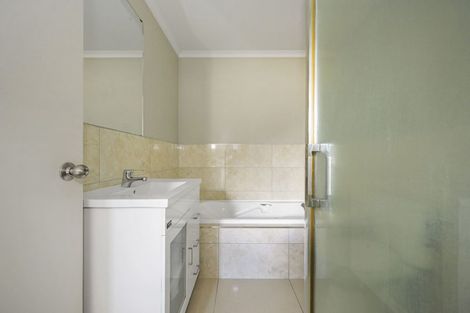 Photo of property in 8/202 Old Farm Road, Hamilton East, Hamilton, 3216