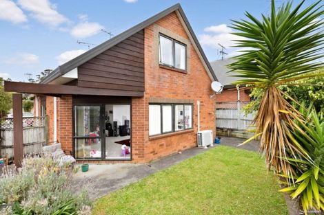 Photo of property in 4/37 Fields Parade, Oteha, Auckland, 0632