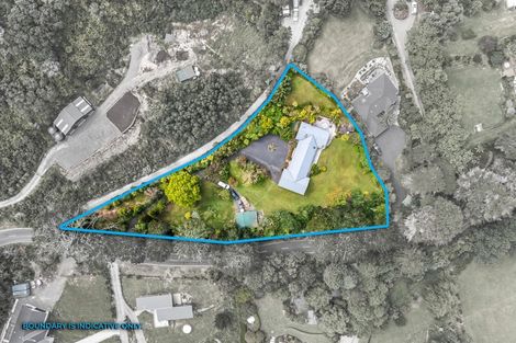 Photo of property in 12 Hobbs Road, Matakatia, Whangaparaoa, 0930