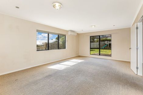 Photo of property in 92 Navigation Drive, Whitby, Porirua, 5024
