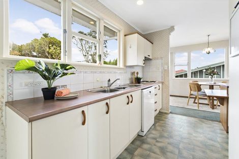 Photo of property in 13 Alder Place, Newlands, Wellington, 6037