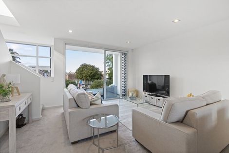 Photo of property in 2/4 Campbell Road, Takapuna, Auckland, 0622