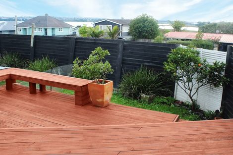 Photo of property in 1/102 Beresford Street, Bayswater, Auckland, 0622