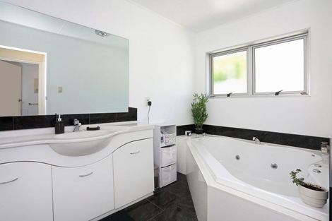 Photo of property in 16 Dalzien Place, Feilding, 4702