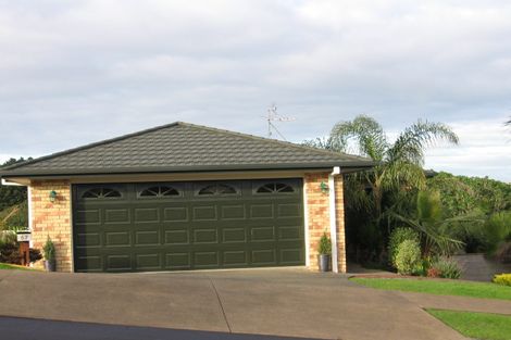 Photo of property in 57 Ribbonwood Crescent, Goodwood Heights, Auckland, 2105