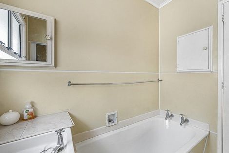 Photo of property in 108 Huatoki Street, Frankleigh Park, New Plymouth, 4310