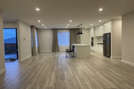 Photo of property in 21 Reserva Crescent, Kumeu, 0810