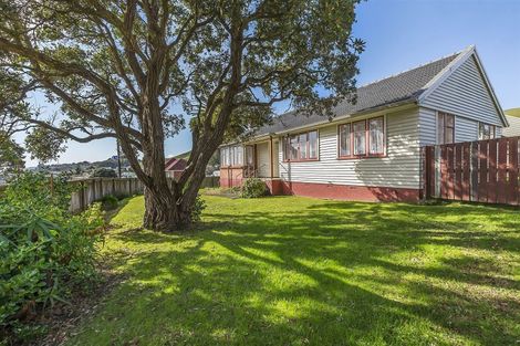 Photo of property in 2 Arahura Crescent, Waitangirua, Porirua, 5024