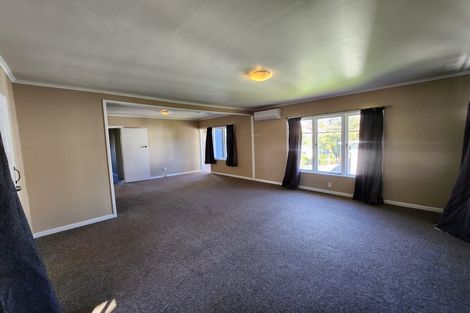 Photo of property in 27 Glenfern Road, Mellons Bay, Auckland, 2014