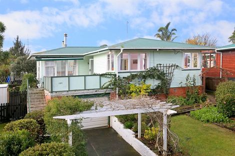 Photo of property in 137 Flanshaw Road, Te Atatu South, Auckland, 0610
