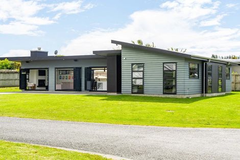 Photo of property in 22 Marram Place, Mangawhai Heads, Mangawhai, 0505
