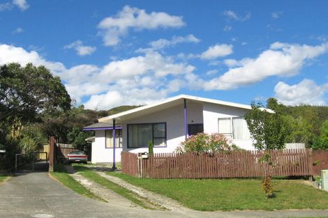 Photo of property in 16 Blueberry Grove, Timberlea, Upper Hutt, 5018