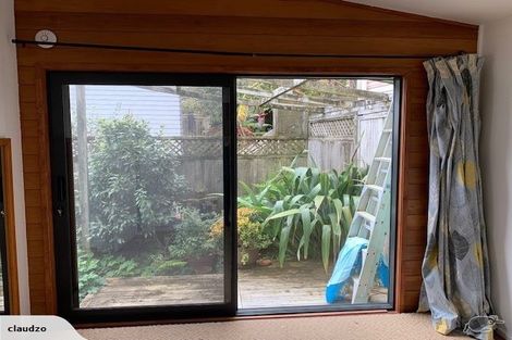 Photo of property in 15a Joan Street, Point Chevalier, Auckland, 1022