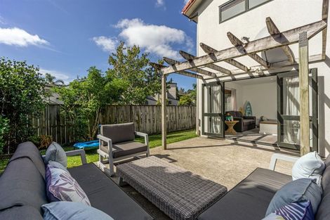 Photo of property in 5/42 Fields Parade, Oteha, Auckland, 0632