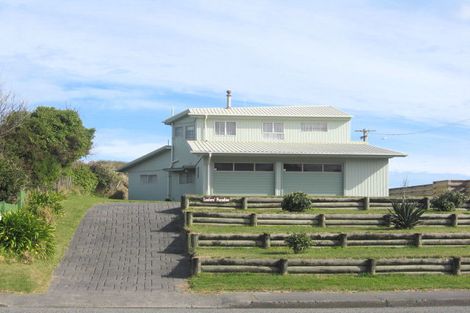 Photo of property in 121 Rua Avenue, Waitarere Beach, Levin, 5510