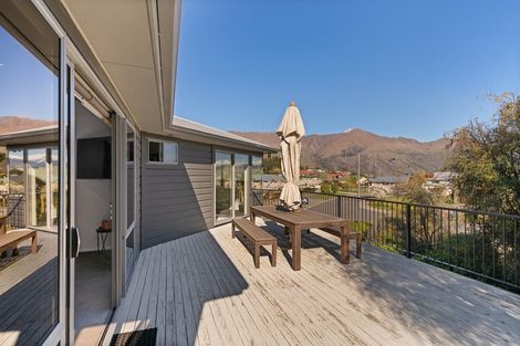 Photo of property in 17 Trevathan Lane, Wanaka, 9305