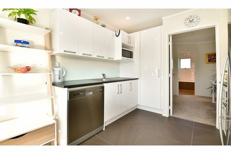 Photo of property in 18a Tower Hill, Stanmore Bay, Whangaparaoa, 0930