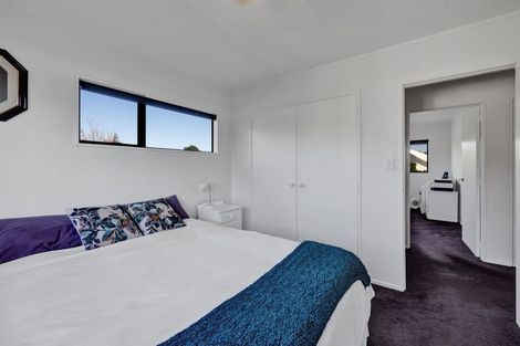 Photo of property in 14 Sequoia Grove, Merrilands, New Plymouth, 4312