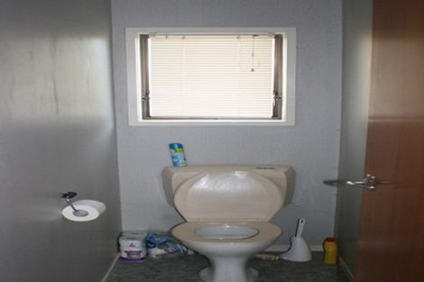 Photo of property in 1 Louise Place, West Harbour, Auckland, 0618