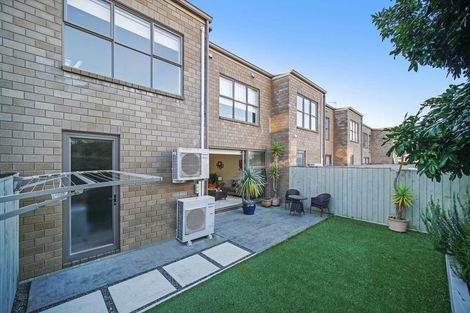 Photo of property in 18 Purchas Hill Drive, Stonefields, Auckland, 1072