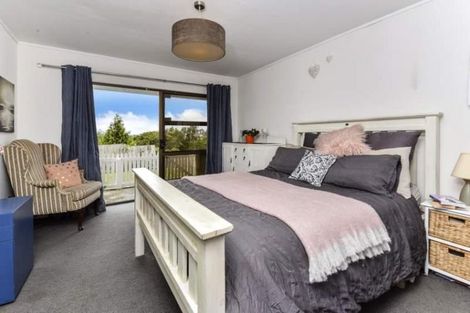 Photo of property in 10 Unsworth Drive, Unsworth Heights, Auckland, 0632