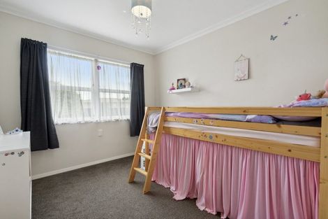 Photo of property in 2 Selwyn Street, Levin, 5510