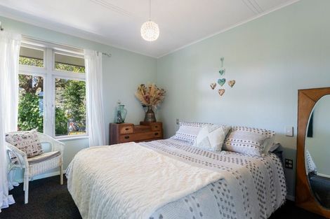 Photo of property in 19 Pingau Street, Paekakariki, 5034