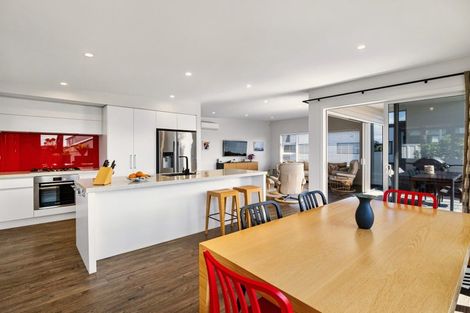 Photo of property in 60 Karewa Parade, Papamoa Beach, Papamoa, 3118