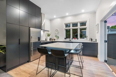 Photo of property in 72 Hargest Crescent, Saint Clair, Dunedin, 9012