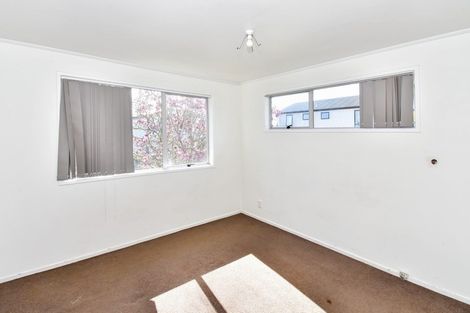 Photo of property in 31 Becker Drive, Weymouth, Auckland, 2103