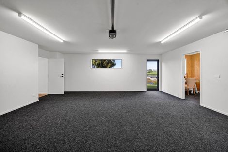 Photo of property in 2 Marsden Place, Hurworth, New Plymouth, 4310