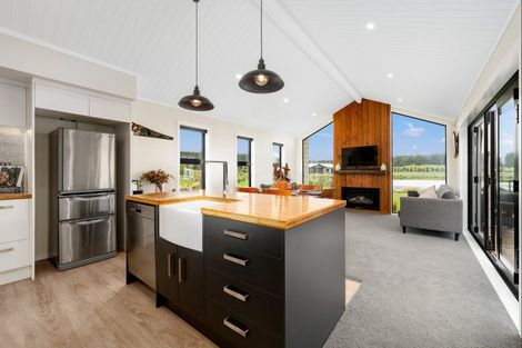 Photo of property in 19 Carex Grove, Foxton Beach, Foxton, 4815