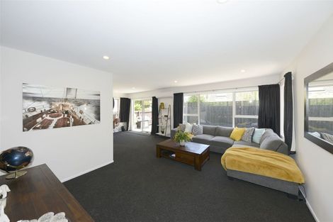 Photo of property in 6 Elwyn Place, Avonhead, Christchurch, 8042