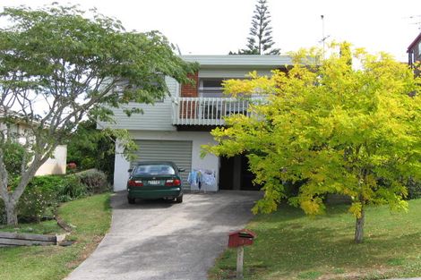 Photo of property in 2/7 Sandford Street, Campbells Bay, Auckland, 0630