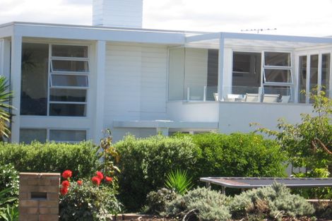 Photo of property in 2/521 Beach Road, Murrays Bay, Auckland, 0630