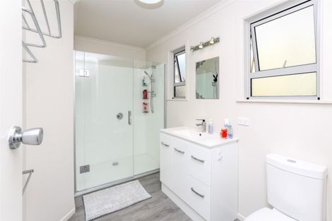 Photo of property in 14 South Road, Moturoa, New Plymouth, 4310