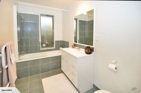 Photo of property in 86a Luckens Road, West Harbour, Auckland, 0618