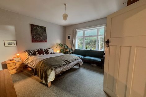 Photo of property in 1 Hungerford Road, Lyall Bay, Wellington, 6022