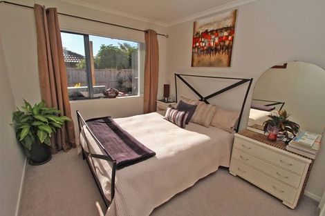 Photo of property in 12 Bellshill Close, Wattle Downs, Auckland, 2103