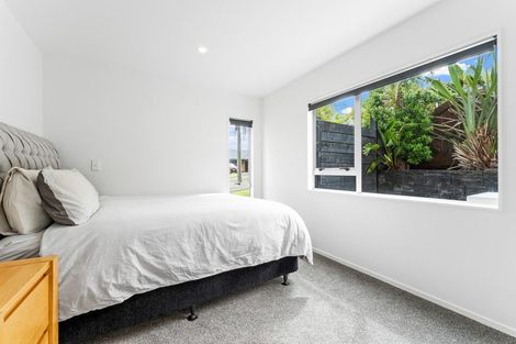 Photo of property in 121 Tauranga Place, Orewa, 0931