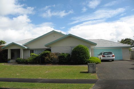 Photo of property in 11 Perotti Place, Conifer Grove, Takanini, 2112